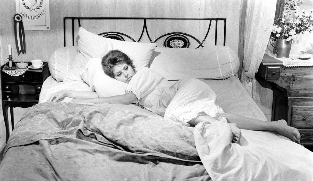 Can't sleep? What foods to eat and avoid for better sleep